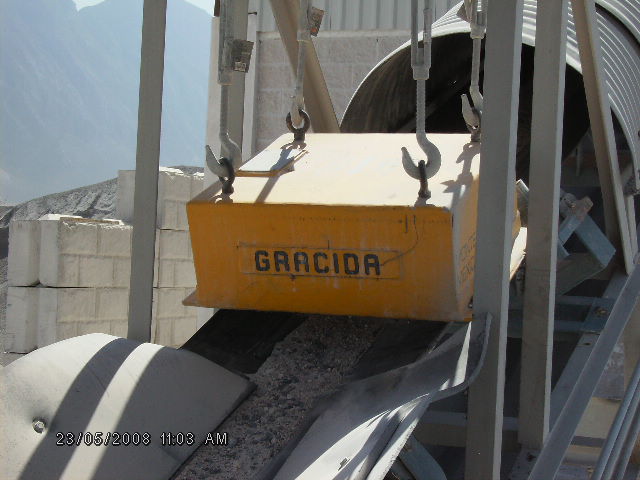Separador magnético permanente Gracida tipo overband sobre banda transportadora